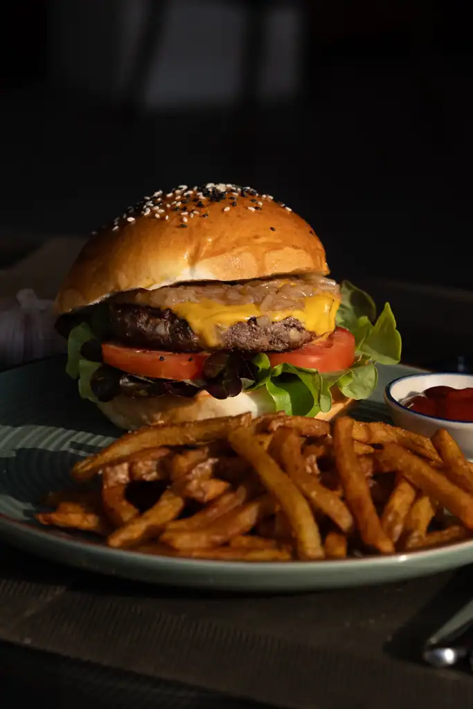 Burger | Cheese | French Fries | Juicy | Handmade | Croissant & Ko | Koh Phangan