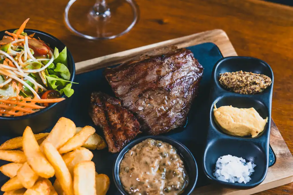 Dinner | Lunch | Restaurant | Tenderloin Steak | French Fries | Salad | Tasty | Croissant & Ko | Koh Tao