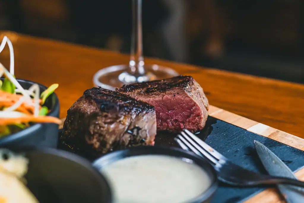Tenderloin | Steak |Salad | Wine | Juicy | Nice | Croissant & Ko | Koh Tao