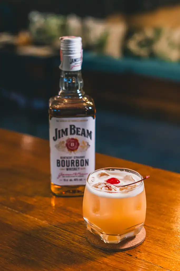 Drinks | Cocktail | Bourbon | Whiskey Sour Lemon Juice | Tangy | Balanced | Croissant & Ko | Koh Phangan